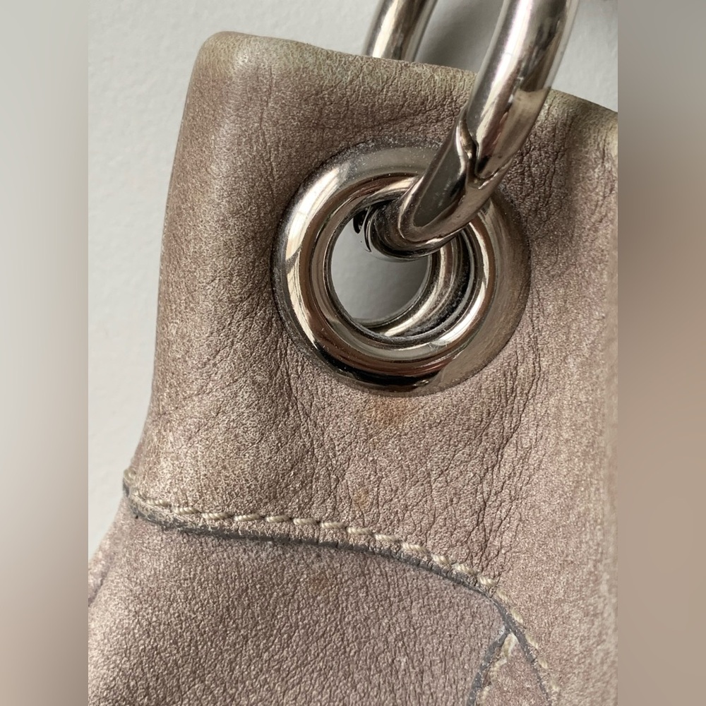 ROOTS Women’s Gray Beige Genuine Distressed Leather Crossbody Hobo Shoulder Bag - Picture 3 of 13